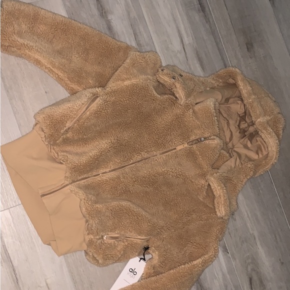 Alo sherpa jacket BNWT sold out online - Picture 4 of 4